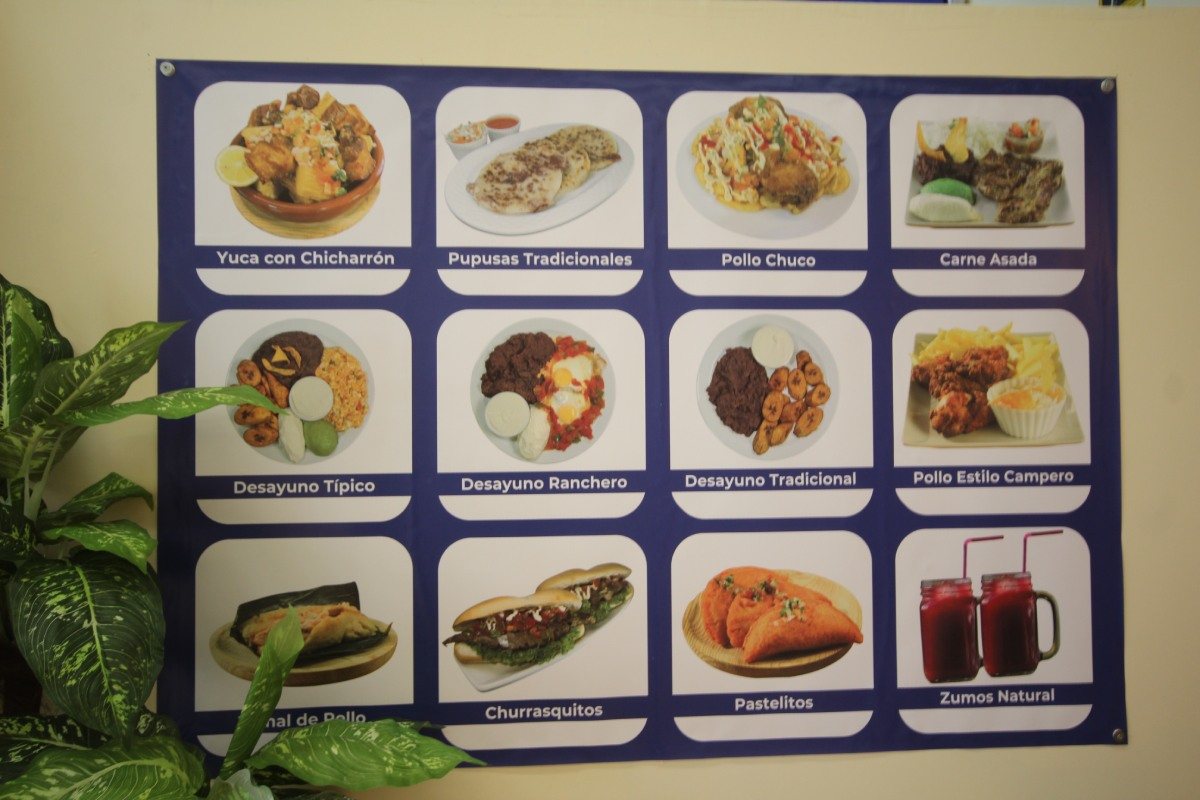 Carta de platos típicos en el local